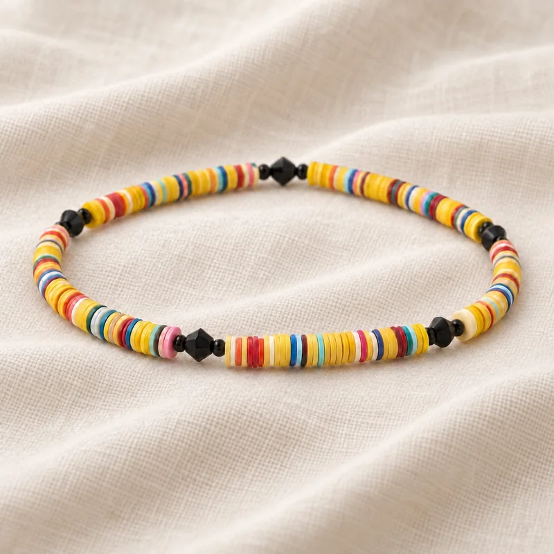 Buntes Armband auf Leinen